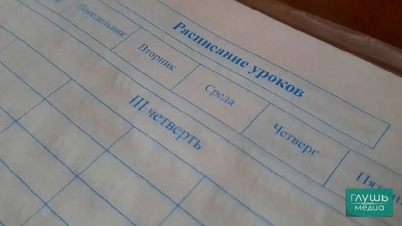 Вице-спикер Госдумы Борис Чернышов предложил поощрять учеников за улучшение успеваемости единовременными выплатами, сертификатами или грантами; инициатива направлена вице‑премьеру на рассмотрение.