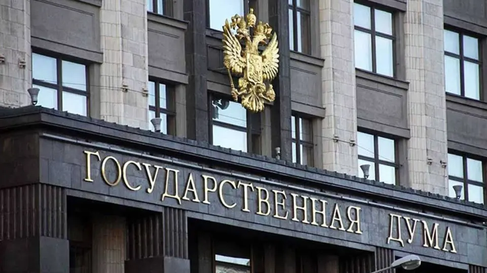 Закон даёт механизм лишать инвесторов из недружественных стран права на обратный выкуп активов, купленных после 22 февраля 2022 года; суды смогут отменять опционы при ряде оснований, инвесторы смогут требовать компенсацию в течение года.