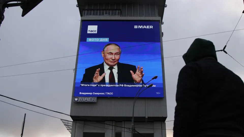 Дефицит бензина и переход к нормированию топлива спровоцировали самое сильное недельное падение одобрения главы государства с 2018 года. Кризис растёт в социальную и потенциально политическую проблему на фоне ухудшения экономической ситуации.