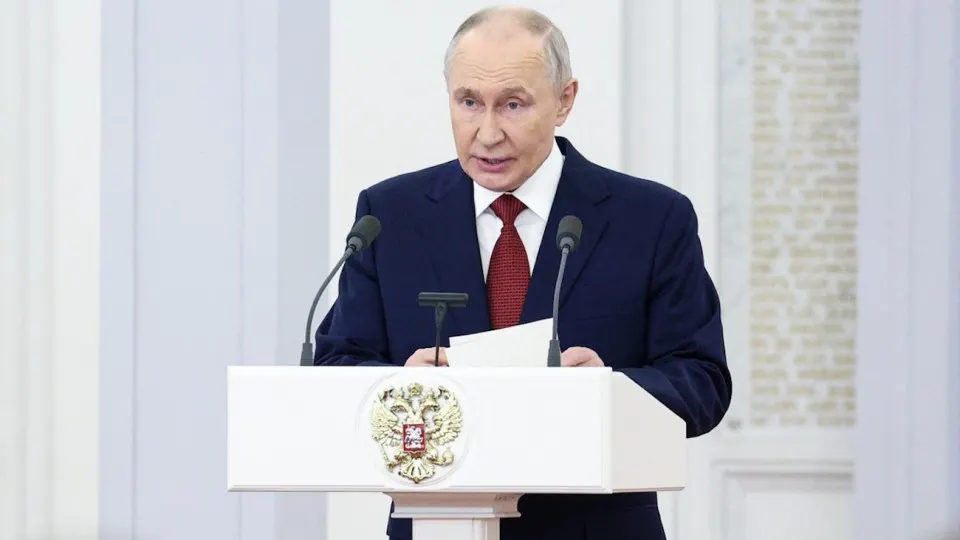 Президент заявил, что укрепление обороны останется главным направлением бюджетной политики; расходы на войну уже значительно превысили первоначальные планы, что приведёт к секвестру гражданских статей и росту дефицита.