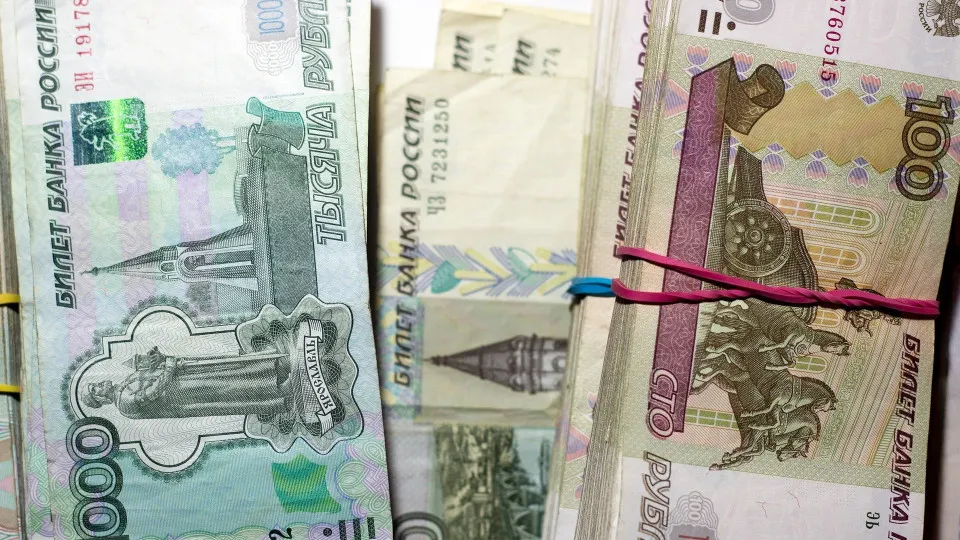 С 1 по 16 июля объем наличных в обращении увеличился на 513 млрд руб. — отток усилился, банки активнее заимствуют у Центробанка, а доля проблемных кредитов растет, что повышает риски для стабильности сектора.