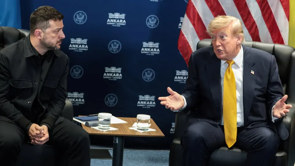 Во время встречи с президентом Украины в Анкаре Дональд Трамп высказался в пользу ударов по объектам в глубине России, отметив, что это эскалация, которая может способствовать завершению конфликта. Независимые подсчёты указывают на резкий рост числа атак вглубь РФ.