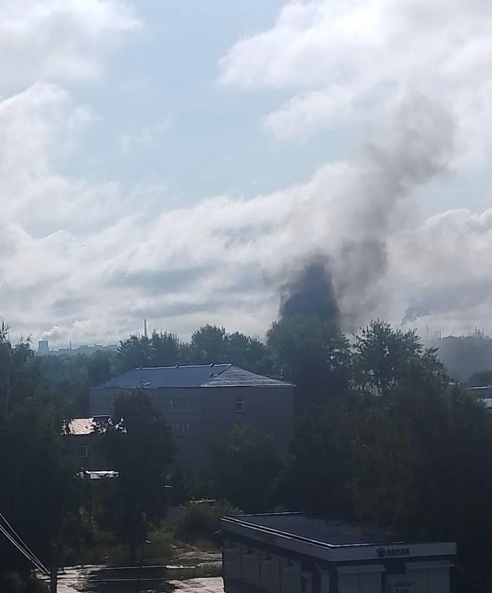 Беспилотники атаковали несколько регионов России, в Белгородской области погибла мирная жительница; уничтожено десятки беспилотников в Ростовской области и зафиксированы другие инциденты.