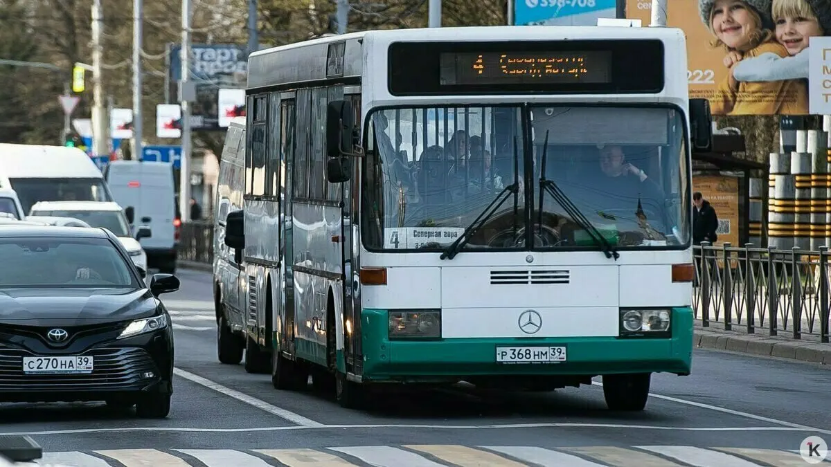 В Калининграде расписание автобусов вновь вызывает вопросы: маршруты №4 и №26 работают только по будням, ситуация осложняется дефицитом водителей и падением пассажиропотока.