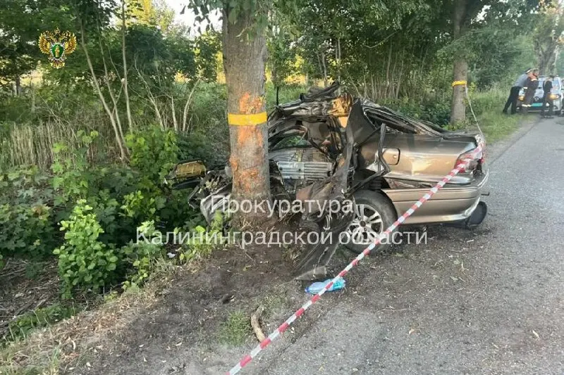 В Зеленоградском районе произошло смертельное ДТП; по предварительным данным погибли три человека, выясняются обстоятельства.