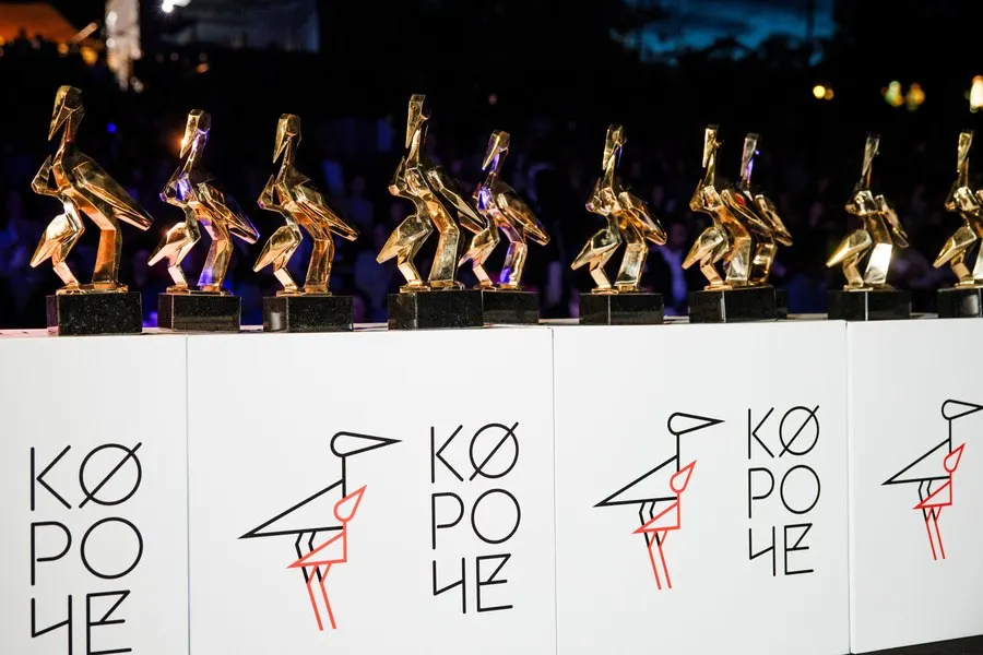 online.registration opens august 17; в Калининграде откроется онлайн-регистрация на фестиваль «Короче», будет опубликовано расписание, зрителей ждут конкурсы, специальные показы и концерт в летнем кинотеатре; вход бесплатный по предварительной регистрации; 19 августа стартует летний кинопоказ, а 21 августа — показ победителей конкурса видеоарта.