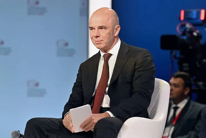 Глава Минфина заявил, что бюджет обеспечен ресурсами, обязательства будут исполнены в полном объёме; дефицит на начало 2026 года оценивается в около 6,46 трлн рублей (примерно 2,8% ВВП).