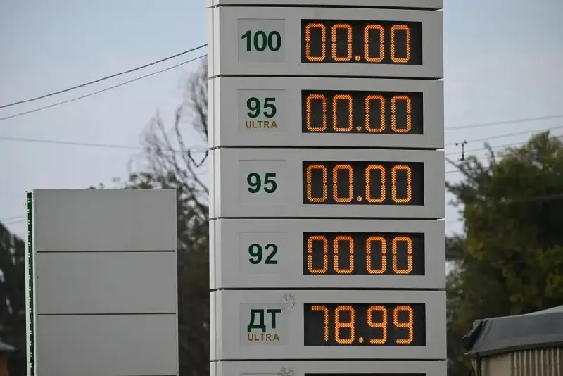 Правительство разрешило продажу на АЗС бензина и дизеля классов Евро-2–Евро-5 до 30 июня 2027 года, чтобы снизить риск дефицита на внутреннем рынке.