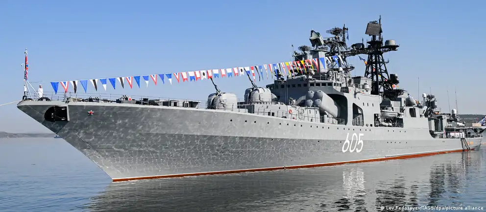 Российский противолодочный корабль замечен у Балтийского моря; по данным немецкой прессы, он перебрасывается из Баренцева моря.