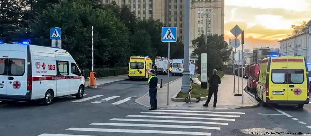 Вечером 1 августа у ресторана на Кудринской площади прогремел взрыв — по последним данным, несколько человек погибли, десятки пострадали. Власти называют случившееся терактом, следствие возбудило уголовное дело; рассматривается версия целенаправленной атаки на главнокомандующего ВКС Александра Чайко.