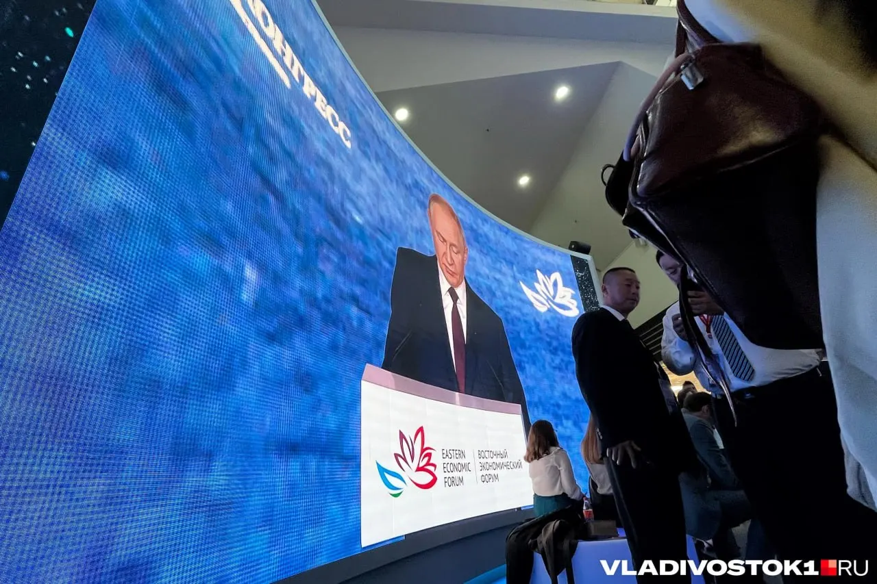 Президент России примет участие во ВЭФ-2026 во Владивостоке, проведет встречи с губернатором Приморского края и мировыми лидерами, а 3 сентября выступит на пленарном заседании.