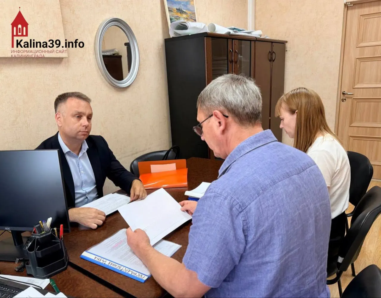 Калининградская избирательная комиссия сняла кандидата от партии Яблоко Антона Гендриксона с выборов в Госдуму и Заксобрание после ареста по делу об экстремистской символике.