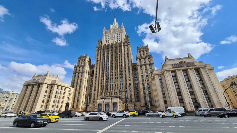 Российские руководители заявили, что прекращение боевых действий возможно только после устранения коренных причин кризиса, обсудив роль западных стран в конфликте.