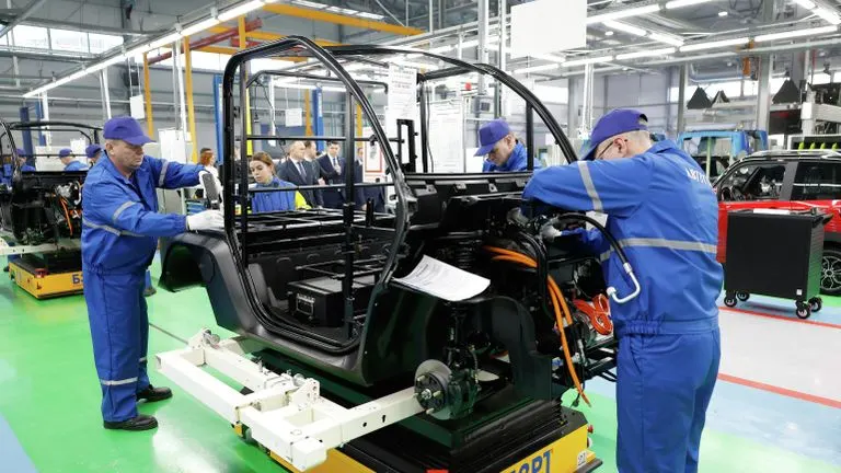 К 2035 году планируется выпуск примерно 2,8 млн автомобилей в год, при этом около четверти продукции составят гибриды и электромобили.