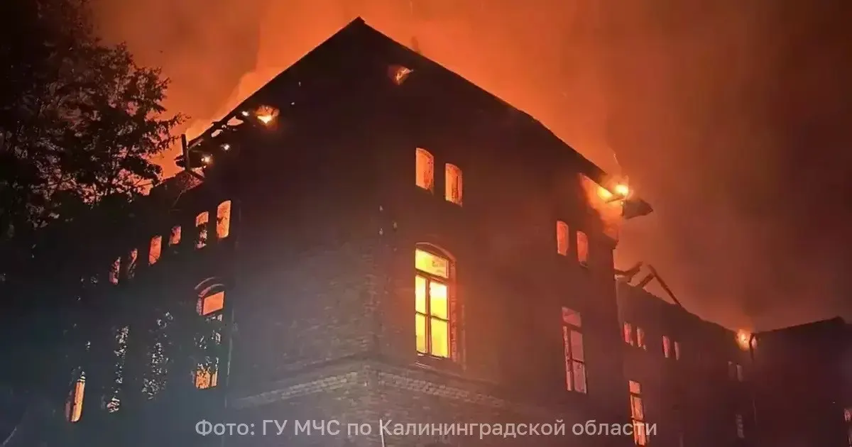 Пожар ликвидирован; погибших и пострадавших нет. Для тушения привлекались 17 пожарных и 5 единиц техники; причины устанавливаются.