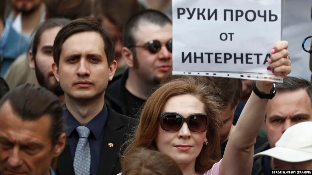 В России усилены меры против VPN‑провайдеров: блокировки коснулись десятков адресов и узлов обхода, эксперты предупреждают о возможном повторении мер.