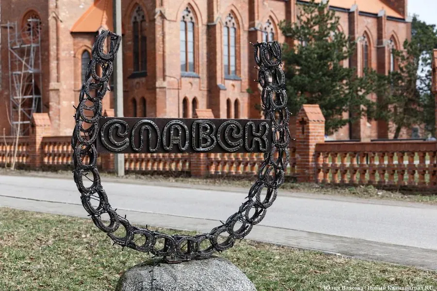 Из резервного фонда выделены 43,943 млн рублей на мероприятия по предупреждению угрозы подтопления в Славском округе; субсидии направят администрации округа.