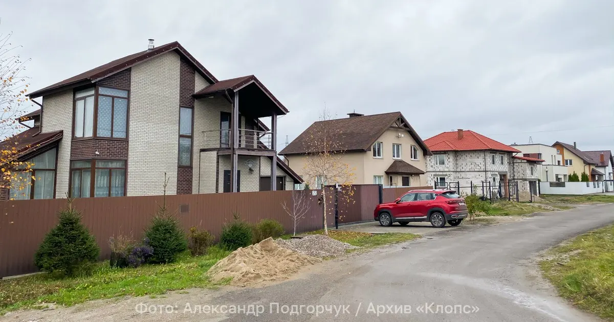 Министерство образования Калининградской области заявило о полной вместимости будущей школе в Холмогоровке, а при росте числа учеников предусмотрена организация занятий в две смены.