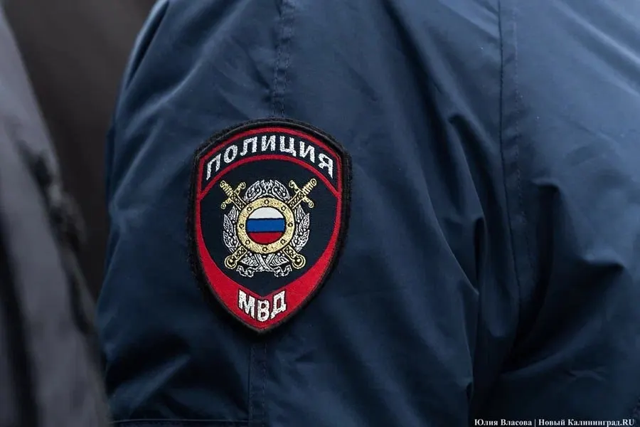 39-летний местный житель пытался вынести косметику на 24 тысячи рублей без оплаты; охрана задержала злоумышленника, затем дело передано полиции.
