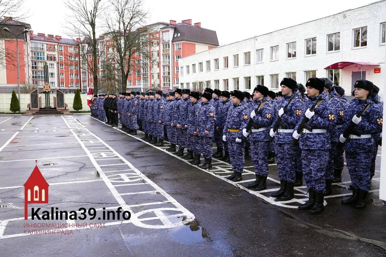 Регион принял решение повысить ежемесячные надбавки сотрудникам федеральных ведомств: Росгвардия — до 15 тыс. руб., МВД/МЧС/ФСИН и др. — до 10 тыс.; вступает в силу 13 августа.