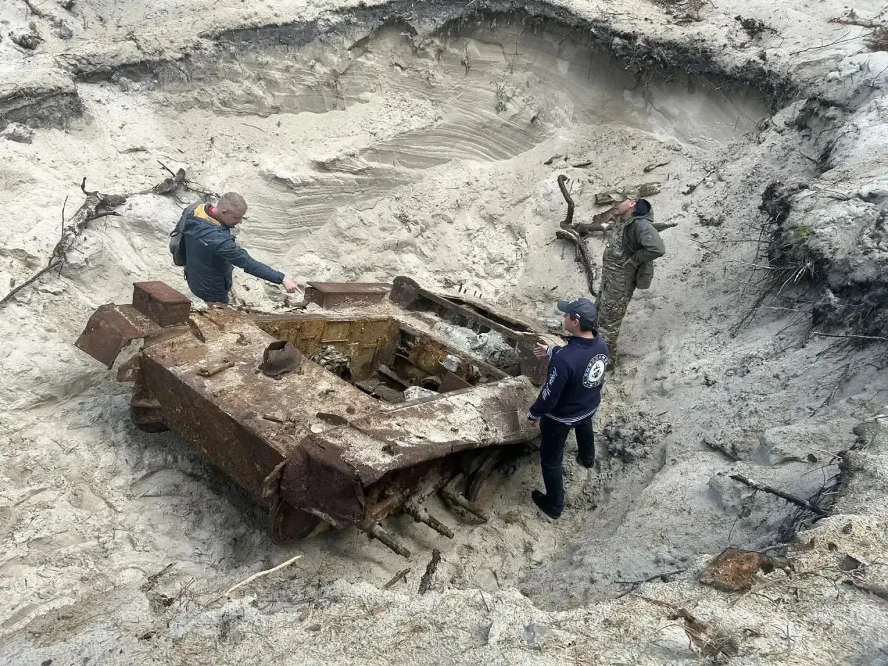 Историки подтвердили подлинность танка Panzerkampfwagen II Ausführung L «Luchs» на Балтийской косе; машина почти целиком сохранена и может стать экспонатом регионального музея.