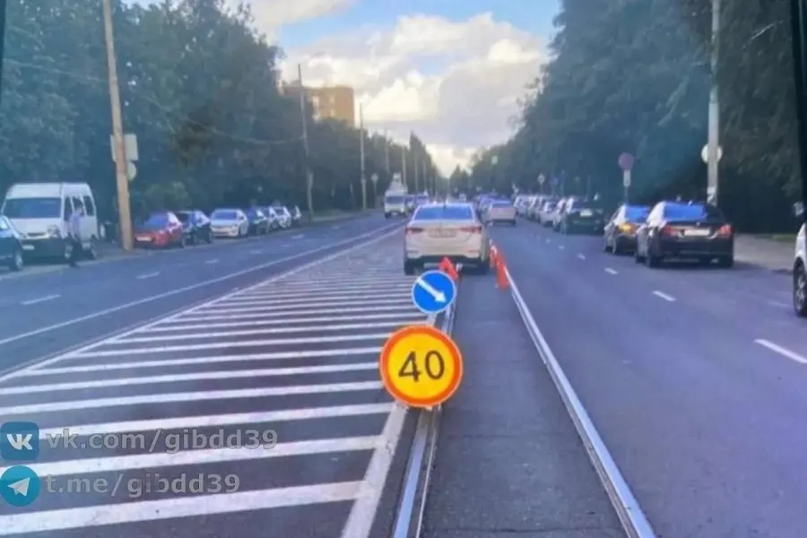 На улице Суворова в Калининграде произошло ДТП с участием несовершеннолетнего пешехода; пострадавший доставлен в медицинское учреждение; причины устанавливаются.