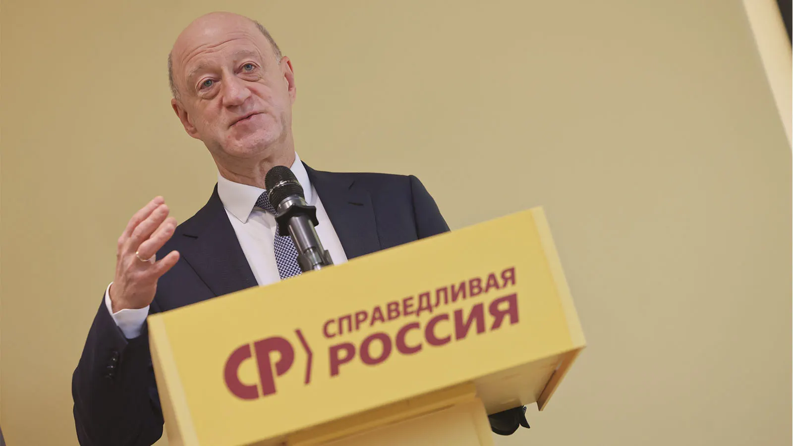 После травмы Сергея Миронова в партии обсуждают смену руководства: среди кандидатов — Александр Бабаков, Миронов может занять другую роль.