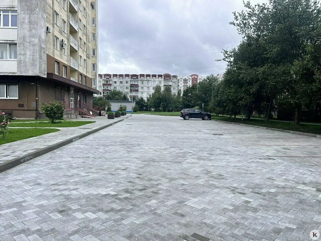 Власти Калининграда обсуждают расширение подхода к благоустройству придомовых территорий: предлагают софинансирование 5% и новые элементы городской среды помимо детских и спортивных площадок.