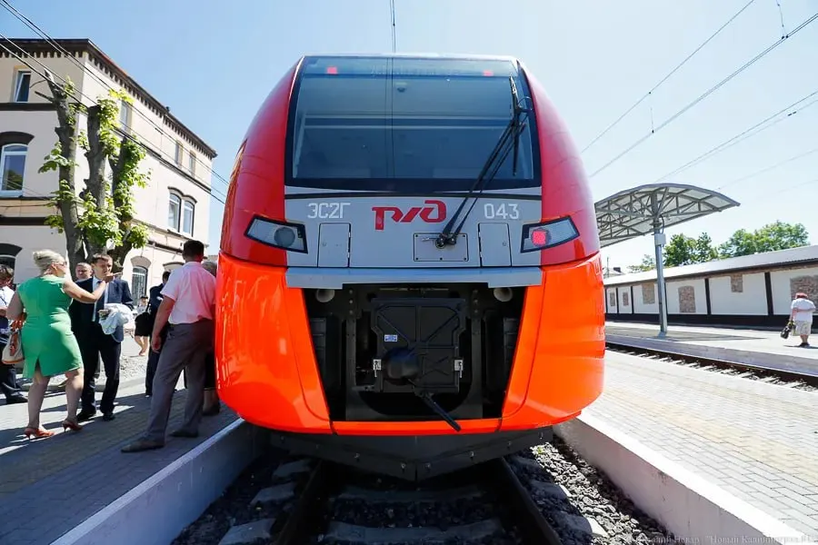 За восемь месяцев 2026 года Калининградская железная дорога перевезла около 6,7 млн пассажиров, основной рост приходится на пригородное сообщение.
