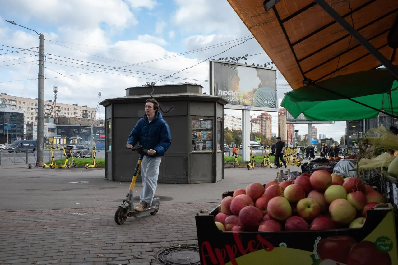 В Петербурге и Ленобласти произошли инциденты: исчезновение экс-главы района во время войны, ДТП на КАД, приговоры и санкции — обзор новостей по региону и стране.