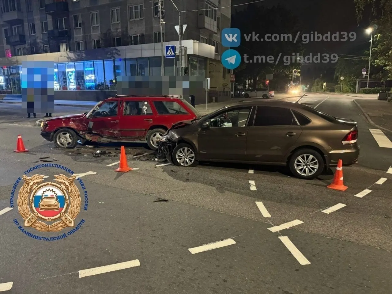 Ночная авария на перекрёстке Невского и Дадаева: пострадали водители и пассажиры.