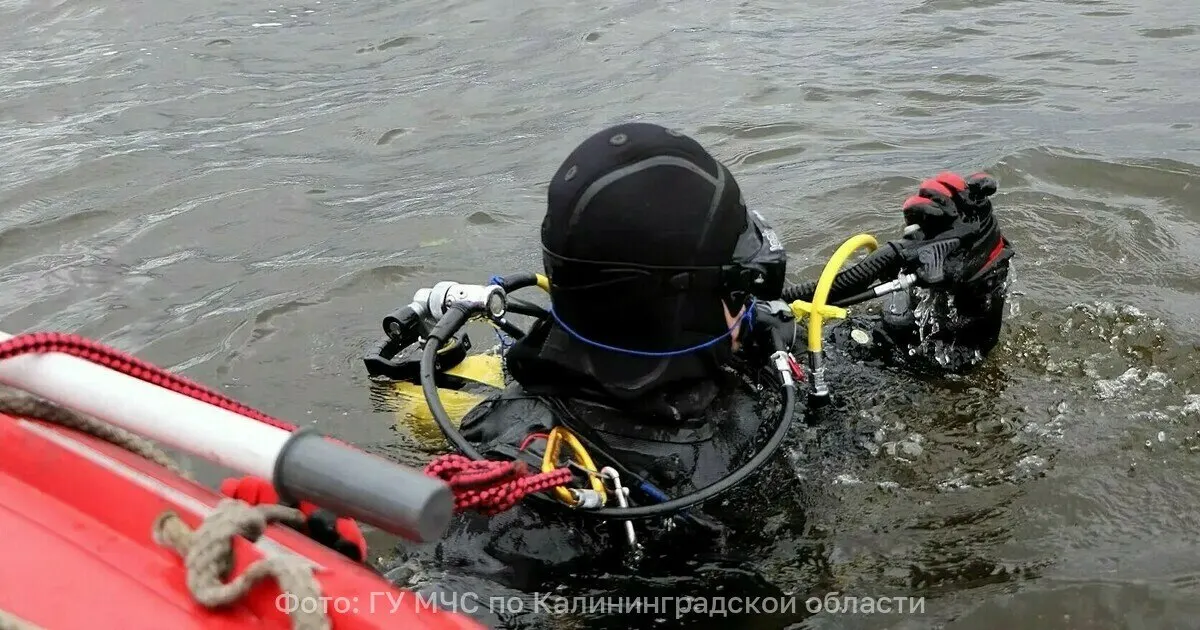 Поисково-спасательные мероприятия в Куршском заливе завершились обнаружением тела рыбака после того, как его лодка перевернулась. Работы продолжались несколько дней и задействовали десятки специалистов и технику.