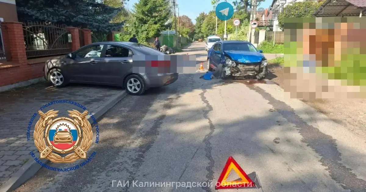 Две Kia столкнулись на Осетинской улице: пострадала пассажирка одного из автомобилей. ДТП произошло 19 сентября в 11:00 возле дома №22. По данным ГИБДД, водитель Kia 2002 года рождения проигнорировал дорожный знак, выехал на нерегулируемый перекрёсток и врезался в машину той же марки, за рулём которой находился мужчина 1983 года рождения. Пассажирка второго автомобиля (1986 г. р.) получила травмы.