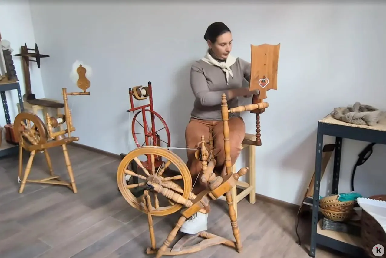 Калининградская художница Екатерина Новикова представила сумку и коврик из растительного волокна в экспозиции Ботанического музея Санкт‑Петербурга в рамках проекта «Гардероб богини Флоры».