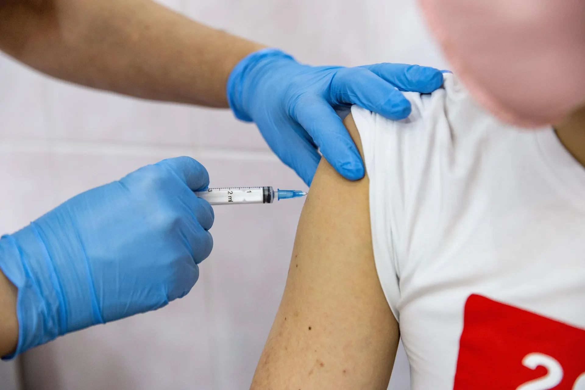 Госорганы обсуждают введение обязательной вакцинации и обновленный календарь прививок на период до 2027 года.