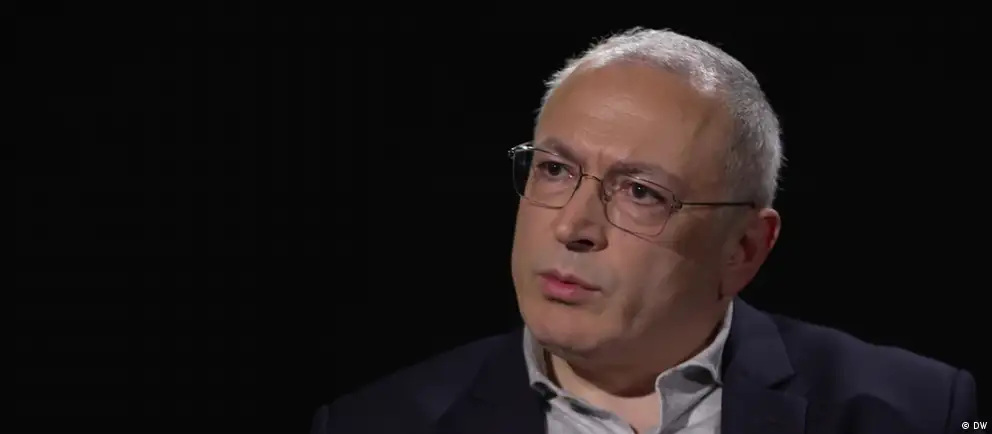 Минюст включил канал в реестр иноагентов; в списке оказались журналист и искусствовед за пределами страны. Ведомство утверждает о распространении недостоверной информации и связанных с иноагентами обвинениях.