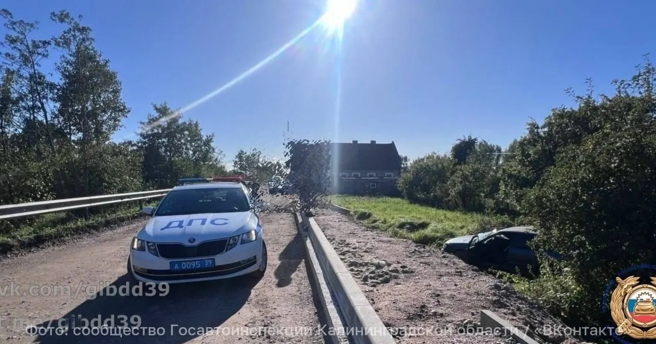 Во вторник на трассе Полесск — Головкино легковой автомобиль вылетел в кювет; водитель 1982 года рождения погиб на месте.