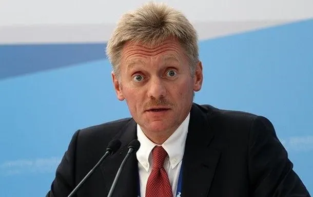 Пресс-секретарь заявил, что к журналистам в РФ не применяются ограничения и Москва не вмешивается во внешние дела медиа, в отличие от подхода США.