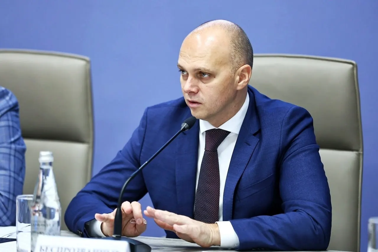Губернатор региона проведёт прямую линию 10 сентября. Вопросы можно отправлять через openline.gov39.ru или Госуслуги. Эфир начнётся в 12:00 и будет транслироваться на региональных телеканалах, радиостанциях и в соцсетях правительства области.