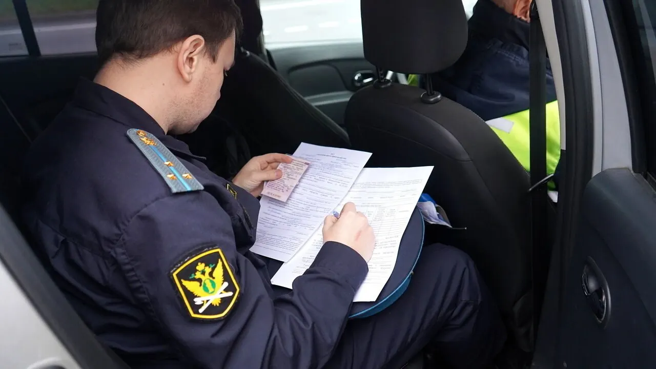 После аварии под Санкт-Петербургом судебные приставы взыскали 800 тысяч рублей с виновника, страховая выплатила значительную часть ущерба.