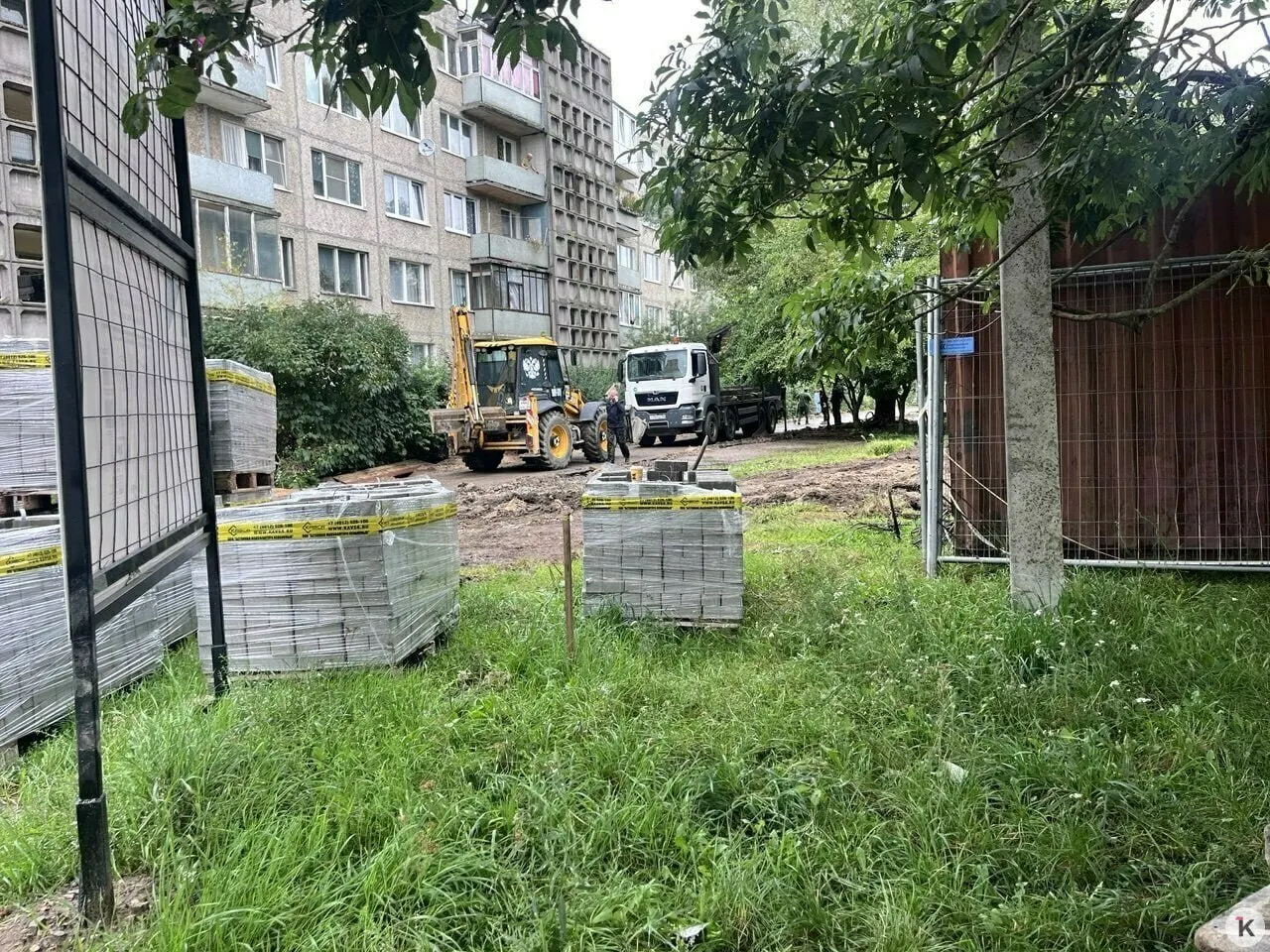В 2026 году в перечень благоустройства вошло восемь территорий. Работы ведутся на 18 многоквартирных домах. Общая стоимость проектов — 148 млн рублей: 136,1 млн рублей — средства городского бюджета, ещё 11,9 млн рублей — деньги собственников.