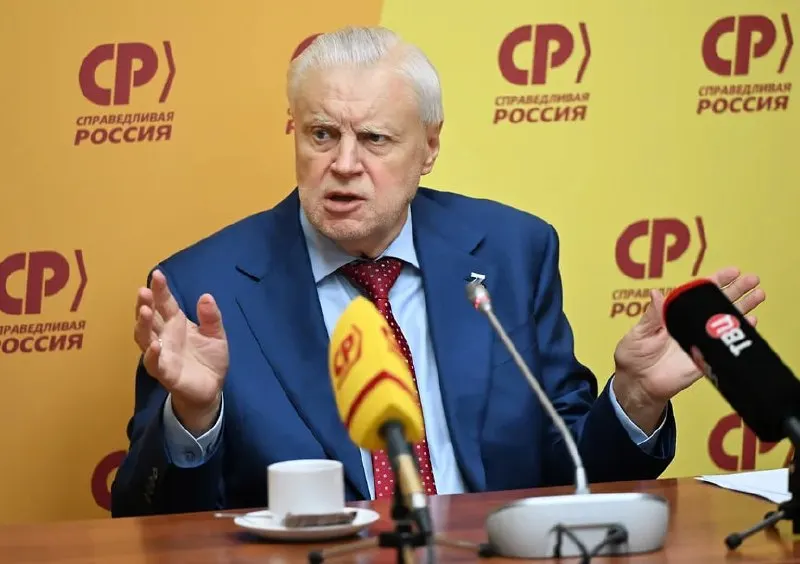 Лидер Справедливой России заявил о возвращении к делам и дистанционном руководстве, указав на трудности и влияние СВО как причины снижения поддержки.