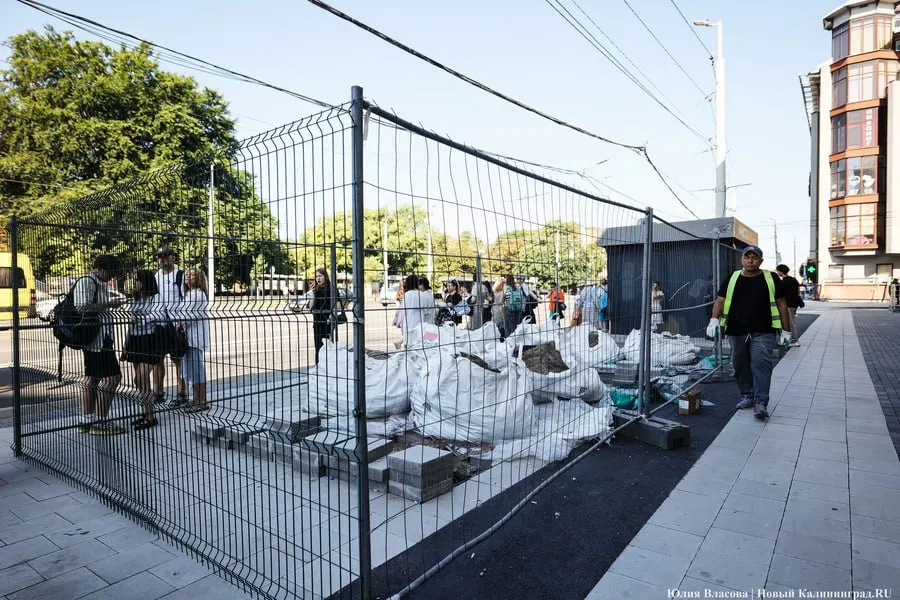 Глава городской администрации заявила, что финансирование программы ремонта тротуаров останется на прежнем уровне и будет продолжено в ближайшие годы, включая 2027 год.