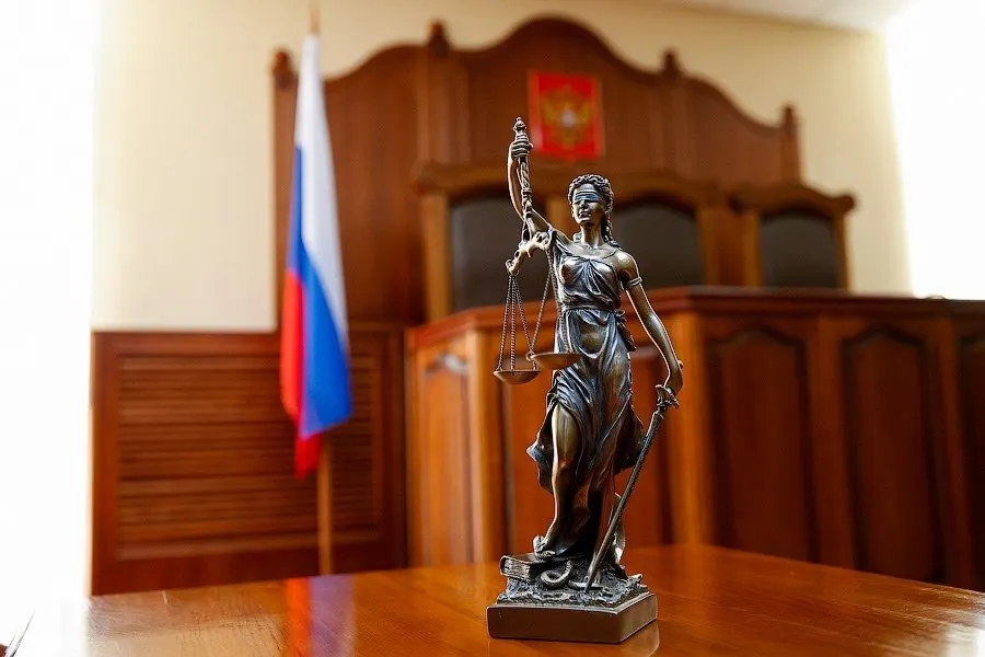 За госизмену и подготовку к террористической акции осуждённому назначено 16 лет колонии строгого режима. Дела о передаче сведений иностранному государству и съемке объектов Минобороны подтверждены судом.