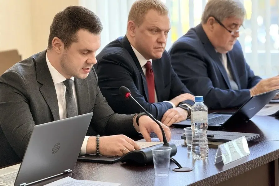 Изменения в структуре городской администрации: отдел культуры перейдёт в новое управление; введены два подразделения по развитию культуры и культурно-массовой работе; другие подразделения упраздняются; депутаты проголосовали единогласно.