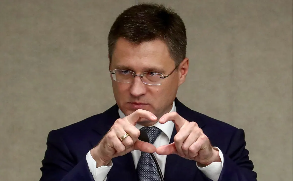 Беспилотники снова нанесли удары по трём НПЗ и газохимическому комплексу; власти говорят о продолжении защиты предприятий и обсуждают продление запрета на экспорт дизельного топлива до конца января.