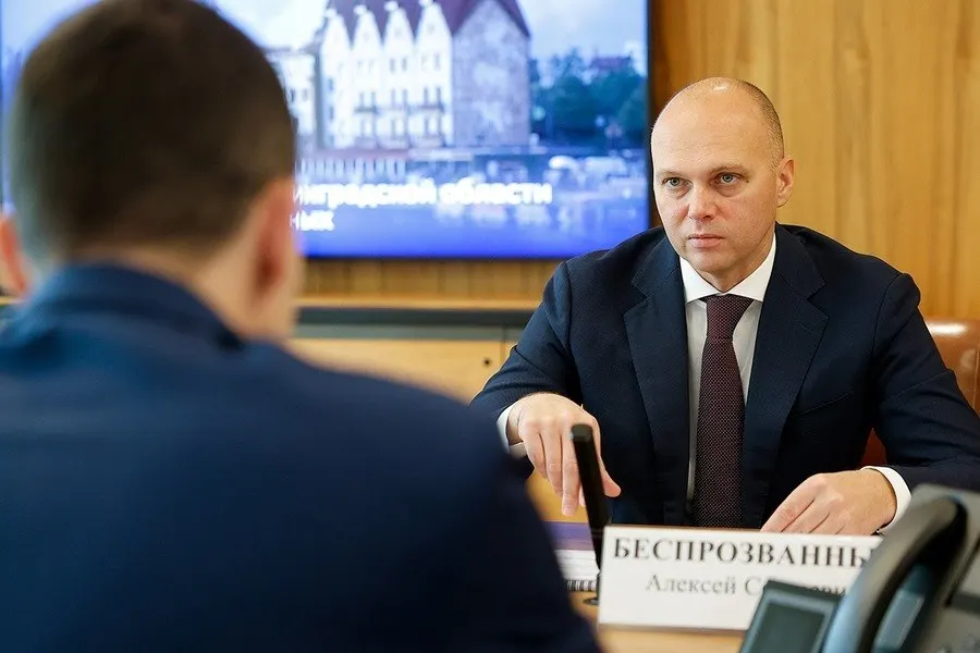 Промышленное производство Калининградской области выросло на 13,6% за восемь месяцев: добыча полезных ископаемых выросла более чем в три раза, обработка — на 7,2%, электроника — на 22%. Обсуждаются новые меры поддержки и развитие промышленного сектора.
