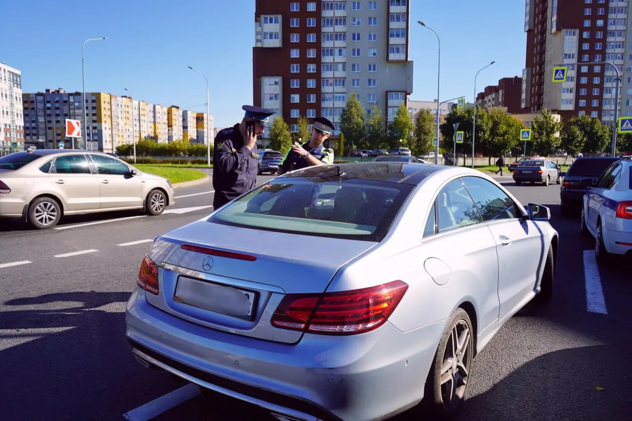 В Сельме Калининградской области приставы совместно с ГИБДД остановили около десяти автомобилей; у трёх водителей обнаружились долги, машины арестованы и помещены на хранение.