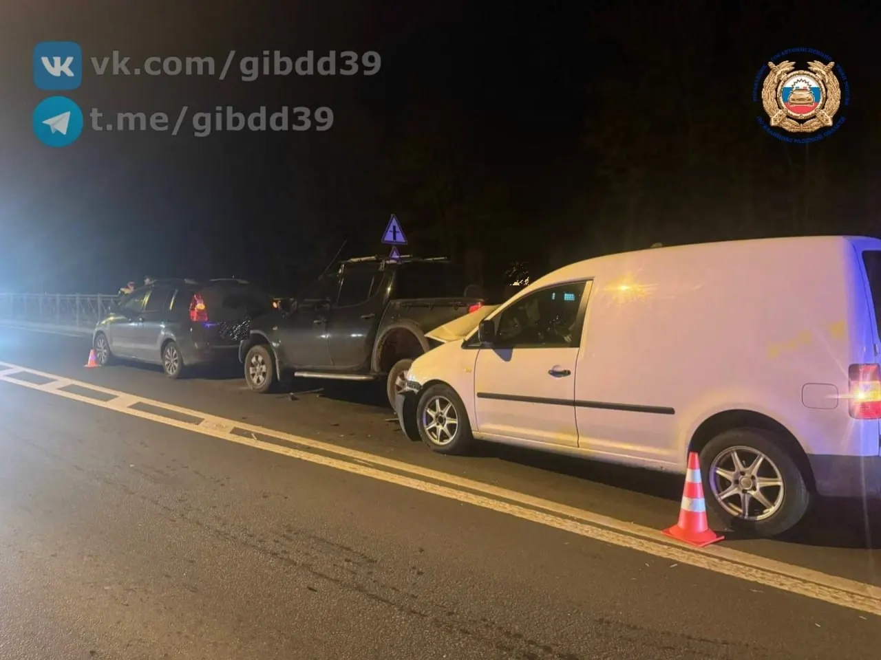 На подъезде к Светлогорску произошло цепное ДТП с участием трёх автомобилей; пострадала женщина 1993 года рождения.