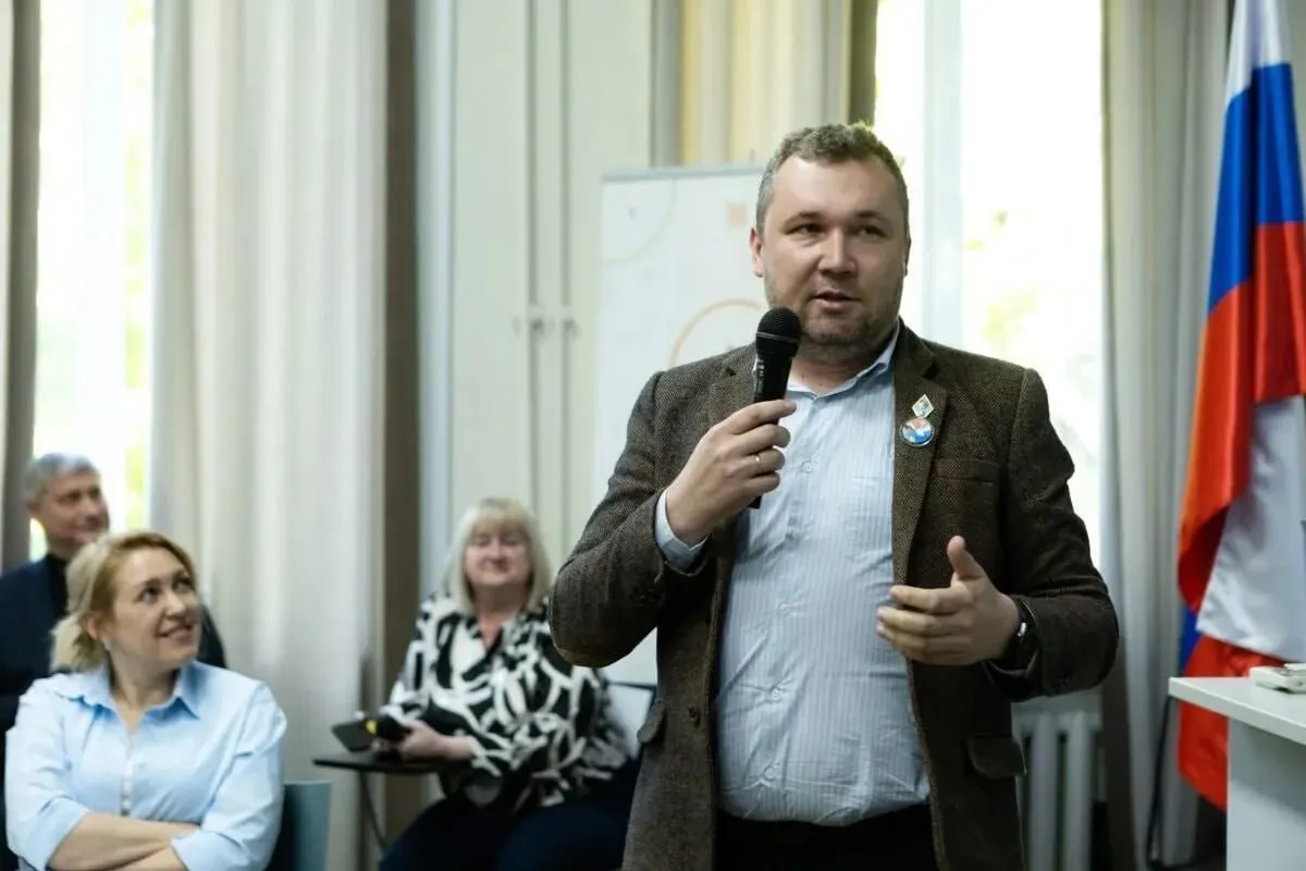Учителя обсуждают влияние нейросетей на учебный процесс и способы подготовки к ним